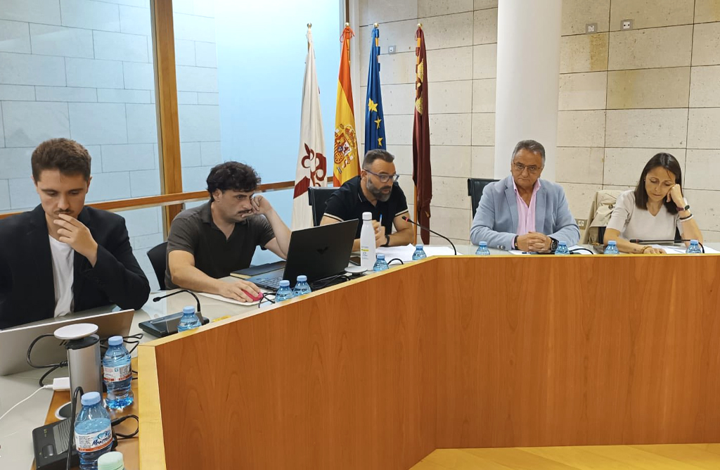 �PP y Vox dan a luz a unos presupuestos que recortan la inversi�n en la Red de Aguas y atacan a los m�s vulnerables�